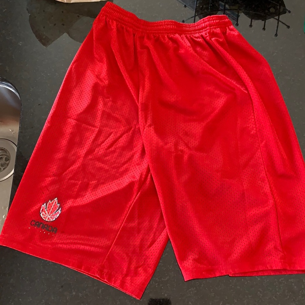 red team canada shorts men’s size medium